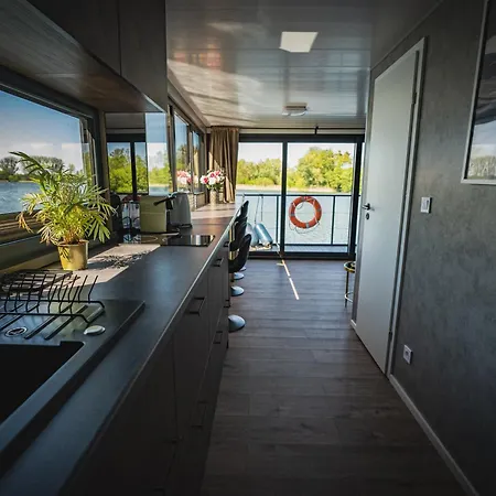 Na Wodzie - Houseboats Zalesie With Sauna Апартаменты Zalesie (Torun)